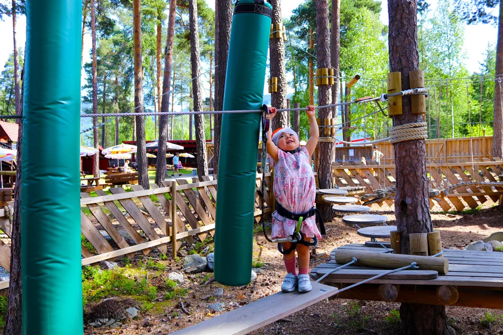 Barn i Heddas Klatrepark