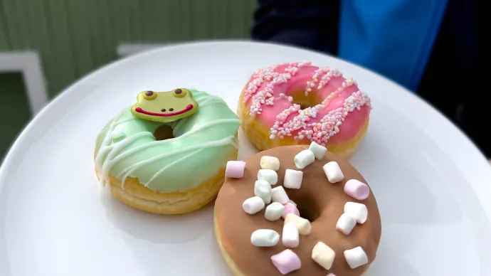 Donuts i Bokbycafeen